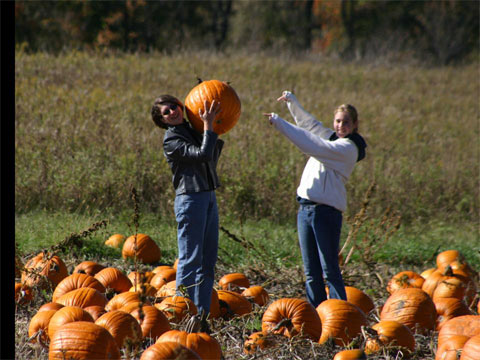 087-pumpkins-and-people